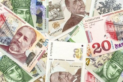 Грузия не торопится спасать национальную валюту