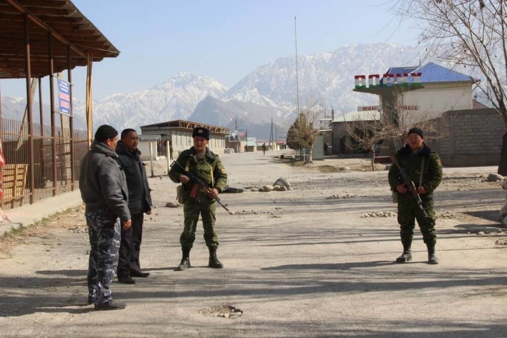 Во время столкновения на границе Таджикистана и Кыргызстана пострадали люди