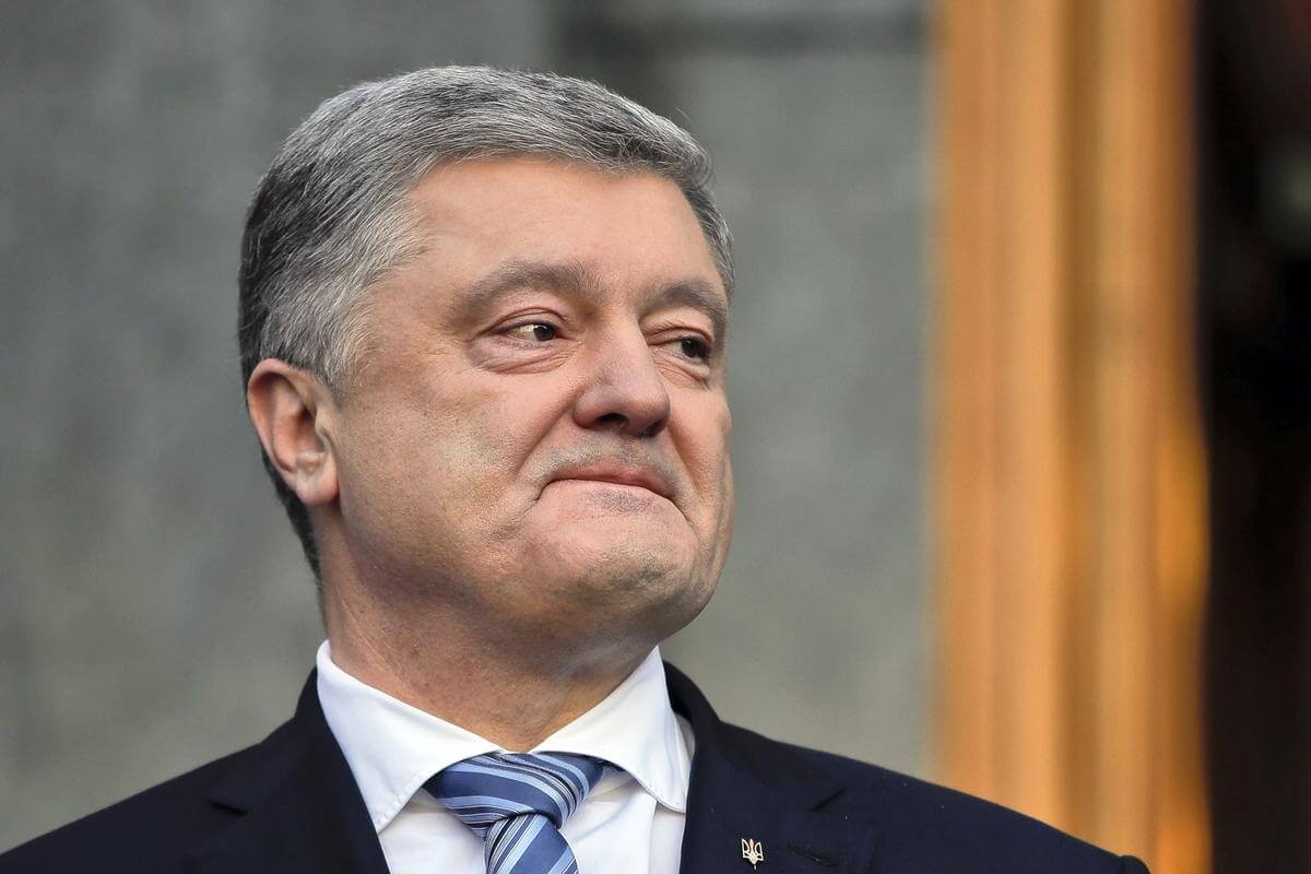 Бывший президент Украины Порошенко, покинул страну по сценарию Януковича