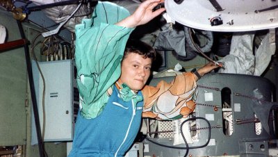 Светлана Савицкая отмечает 35-тилетие выхода в открытый космос
