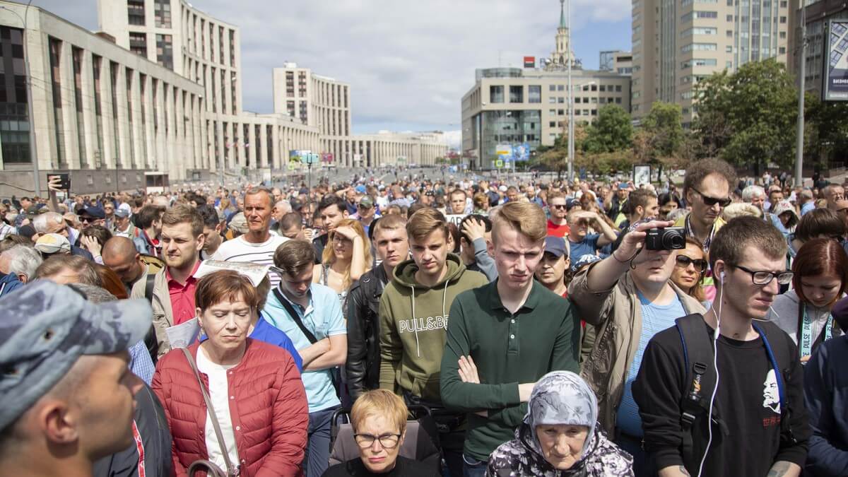 Новости в мире сегодня важные самые события. Митинг Москва журналист. Я/мы Голунов митинги. Мир сегодня.