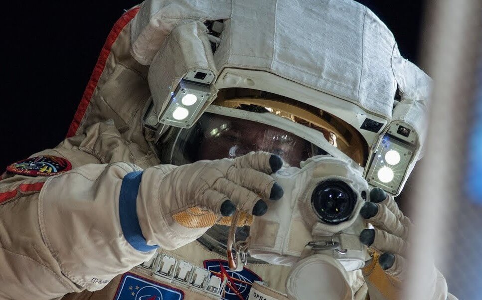 Зарплата космонавтов в 2023 россии месяц. Зарплата Космонавта на МКС. Зарплата российских Космонавтов. Зарплата на МКС. Сколько зарабатывает космонавт на МКС.