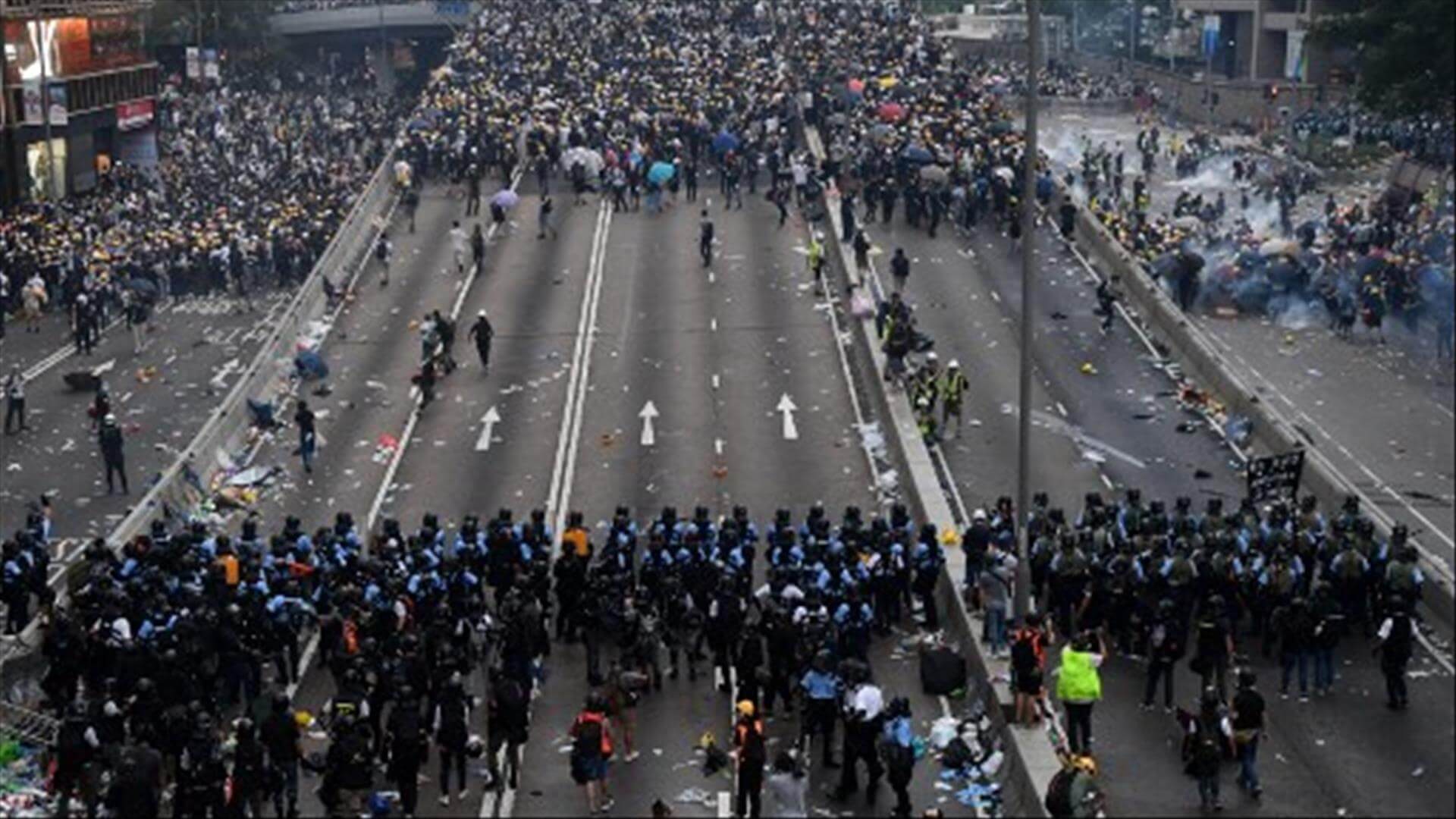 В Гонконге может быть введено чрезвычайное положение