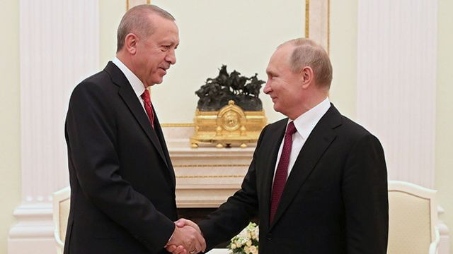 Путин ведет переговоры с Эрдоганом и договаривается о мире, а Трамп собирает лавровый венок