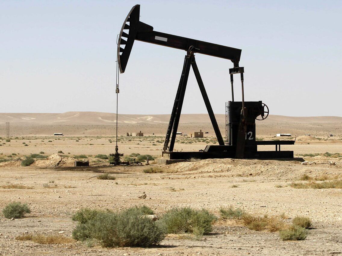 Американцы обещают наказать любого, кто решит забрать у них сирийскую нефть