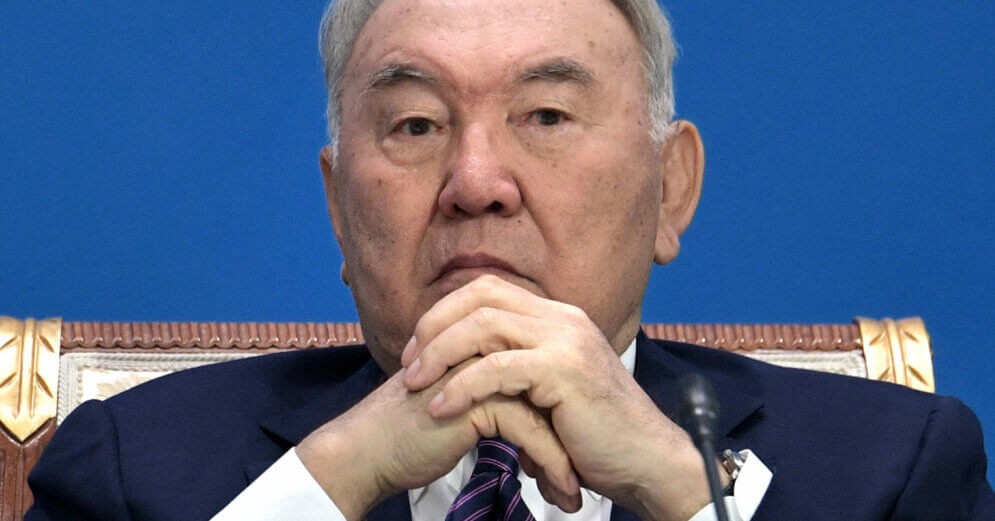 Назарбаев пытается уладить конфликт между Россией и Украиной