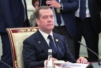 Медведев рассказал, о чем говорил на встрече с властями Таиланда