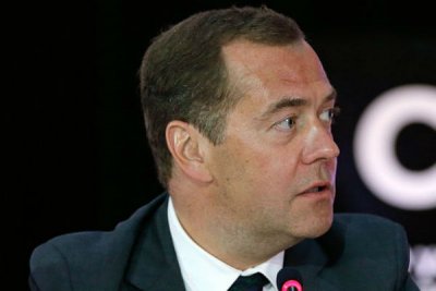 Медведев обсудил четырехдневную рабочую неделю