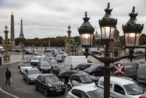 Из-за забастовки против пенсионной реформы длина пробок в Париже достигла 600 км
