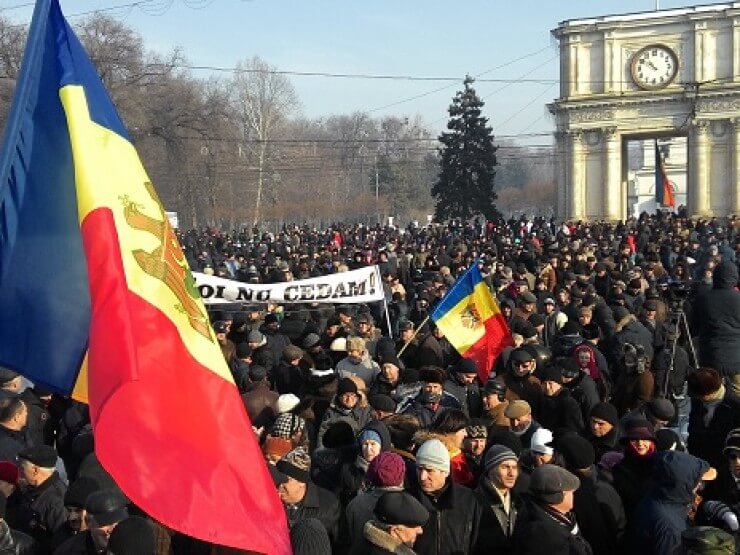 В Молдавии оппозиция требует отставки власти