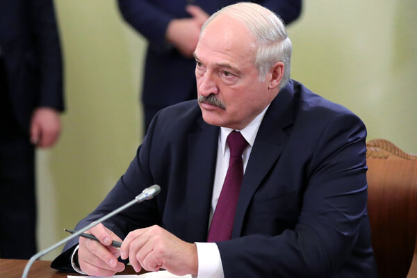 Про то как Лукашенко рассказал, что его страну ставят "в неудобную позу"