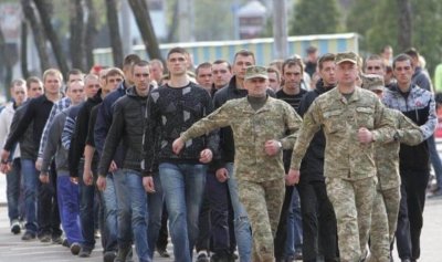 В Украине подписан закон о призыве в армию с 18 лет