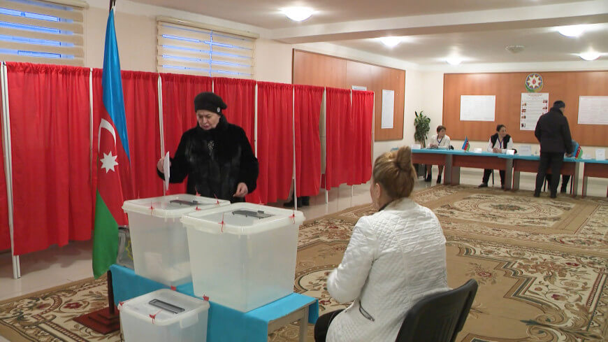 Первые результаты внеочередных парламентских выборов в Азербайджане