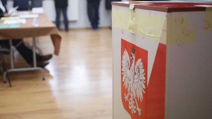 Кандидаты на пост президента Польши спорят о дате голосования