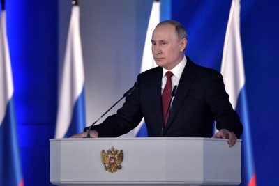 Владимир Путин предложил запретить двойное гражданство служащих