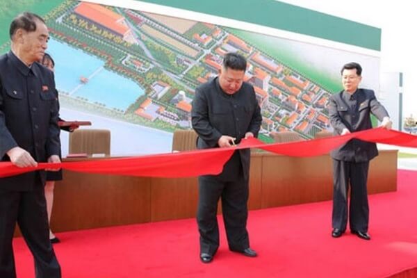 Ким Чен Ын жив: лидер КНДР появился на публике