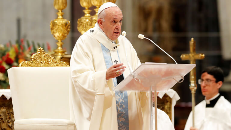 Впервые после карантина папа Франциск провел мессу в Ватикане