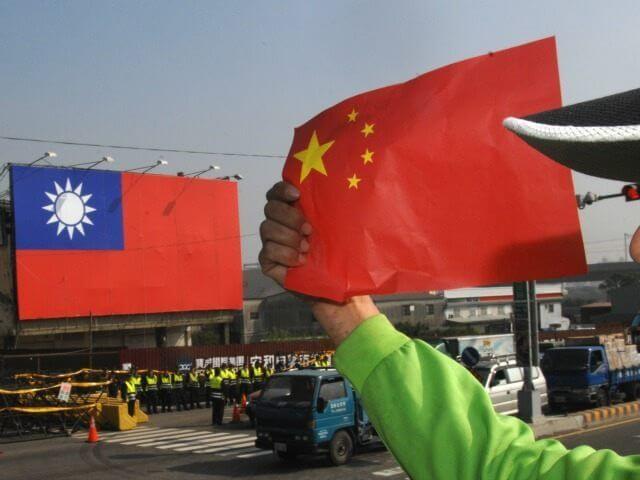 Китай хочет присоединить Тайвань , но Америка против