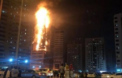 В ОАЭ горит небоскреб
