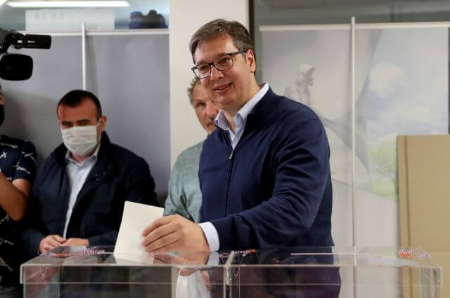 Партия Александра Вучича лидирует на выборах в Сербии