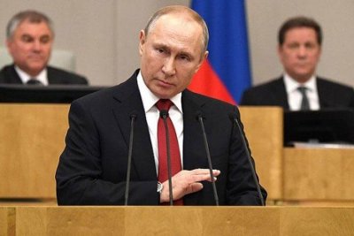 Путин обсудил прежнюю Конституцию и поправки в новую