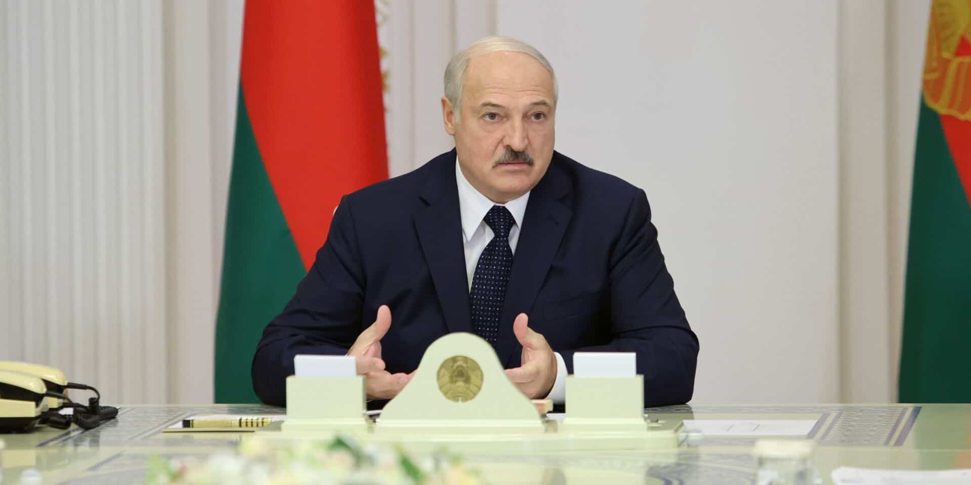 Лукашенко сказал, что обвала валюты не будет