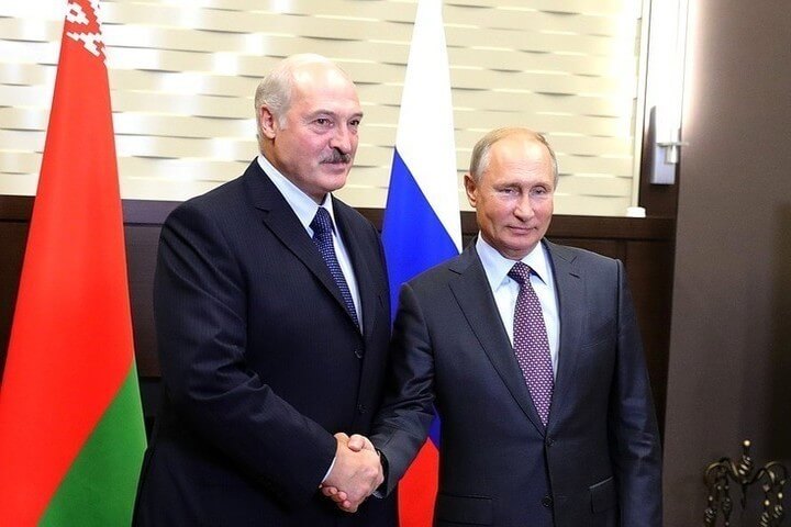 Лукашенко снова назвал Путина своим другом