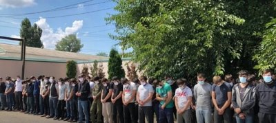 Сто чеченцев вернули на родину , как порочащих честь республики