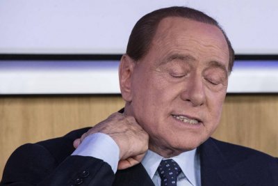 Берлускони попал в больницу с коронавирусом