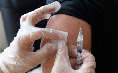 Массовая вакцинация россиян от коронавируса начнется к концу года