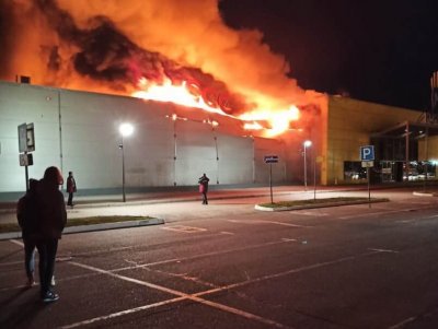 В Рязани сгорел торговый центр
