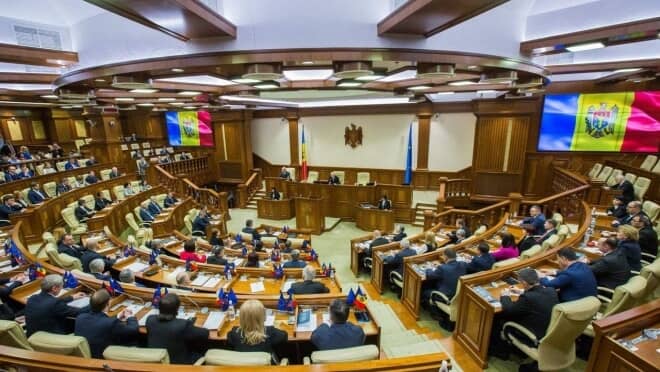 Парламент Молдавии снизил перечень полномочий президента