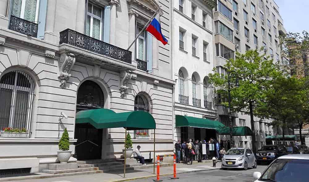 В российском консульстве в Нью-Йорке отключили телефонные линии