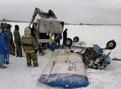 Под Санкт-Петербургом упал самолет, столкнувшись в воздухе с судном