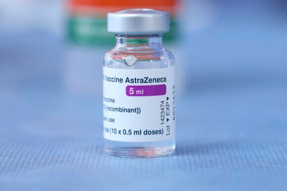 Вакцина AstraZeneca была переименована на Vaxzevria