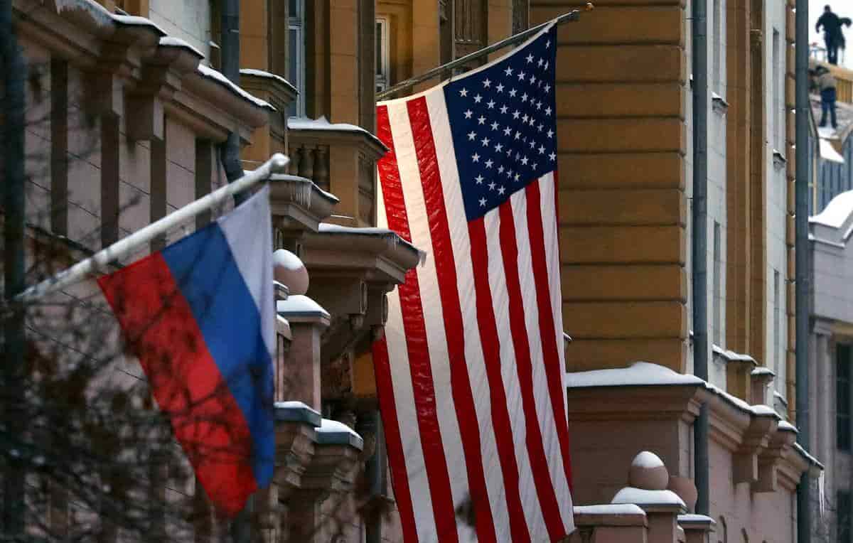 Америка хочет выгнать российских дипломатов из страны