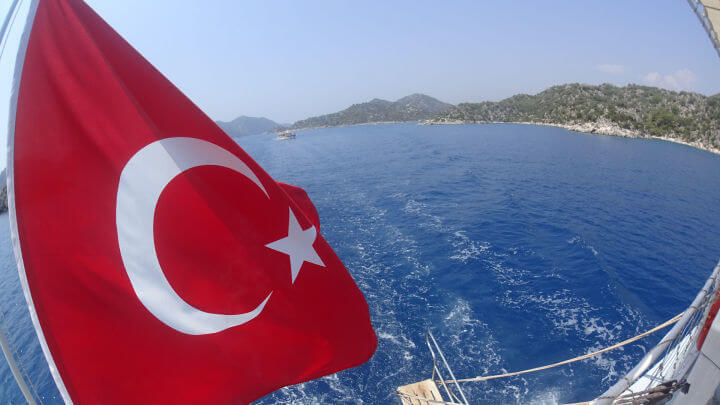 Турция отменяет тесты на COVID-19 для туристов из 16 стран