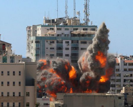 Израиль ударил по зданию с офисами СМИ в секторе Газа