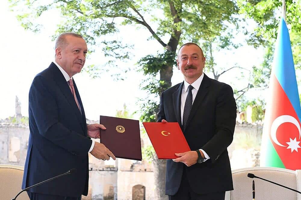Турция и Азербайджан подписали декларацию о союзничестве