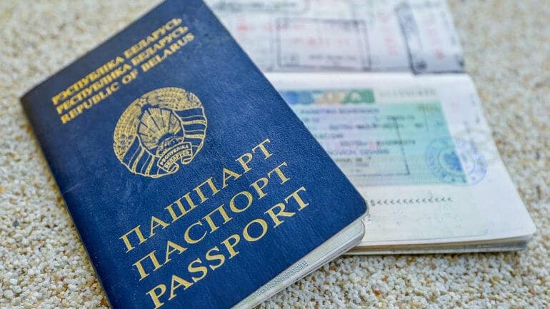 Евросоюз намерен прекратить выдавать визы жителям Беларуси
