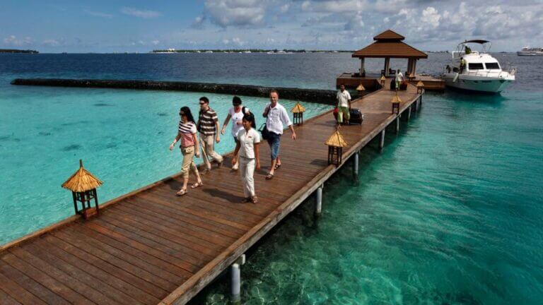 Мальдивы вводят налог на выезд из острова