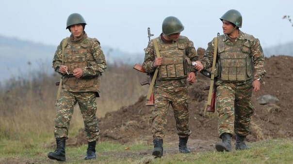 Армения обвинила Азербайджан в обстрелах на границе страны