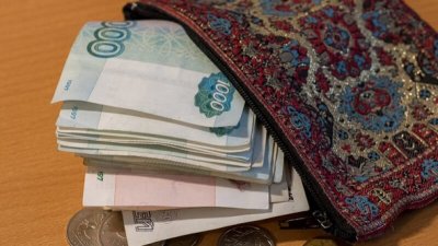 С 2 августа в России начнут делать выплаты на школьников в размере 10 тыс. рублей