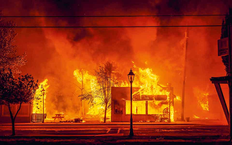 Крупнейший пожар «Дикси» в США: что известно на данный момент