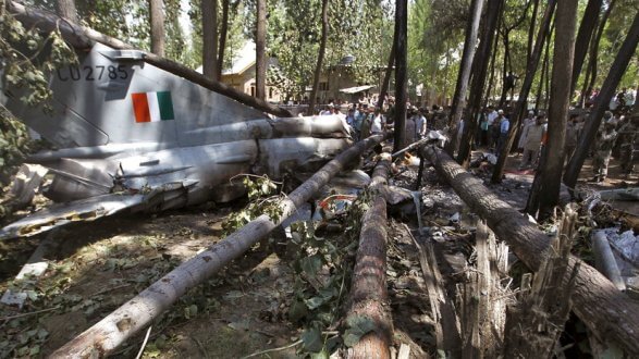 В Индии во время тренировочного полета разбился самолет