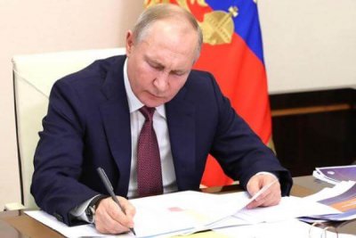 Владимир Путин поручил утвердить программу развития виноградарства