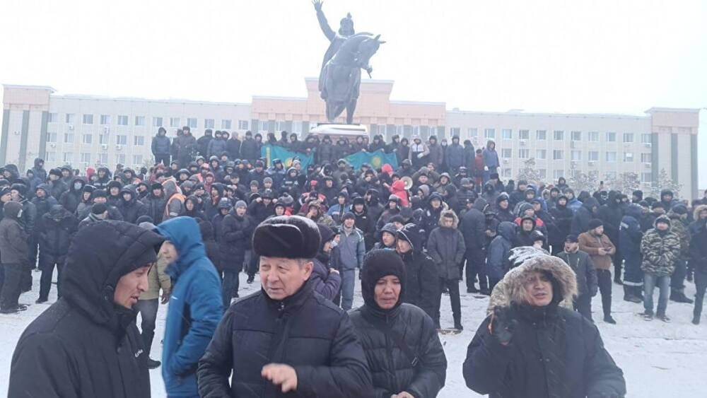 Протесты в Казахстане продолжаются. Правительство ушло в отставку. В стране объявлен режим ЧП