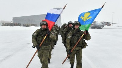 Российские десантники вернулись из Казахстана