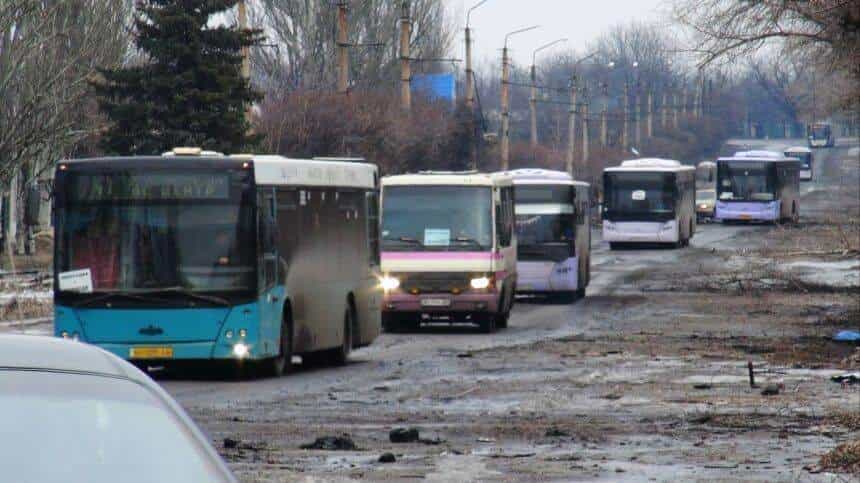 Россия начала эвакуацию граждан из ЛНР и ДНР