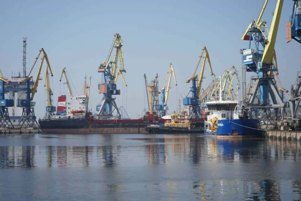 Украина закрывает морские порты